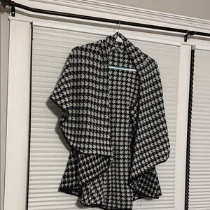Black and White Houndstooth Shawl